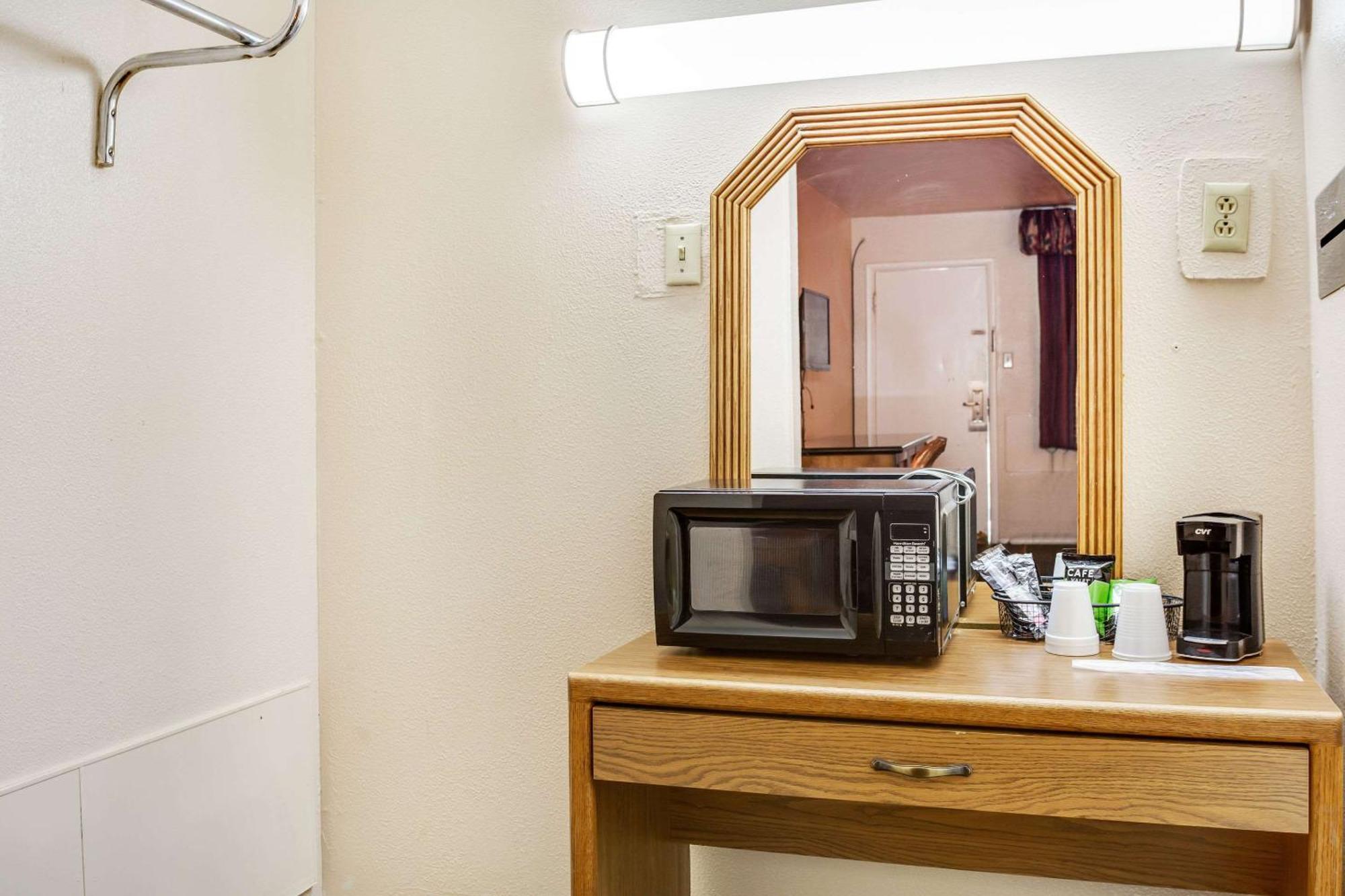 Rodeway Inn & Suites Ратон Екстер'єр фото