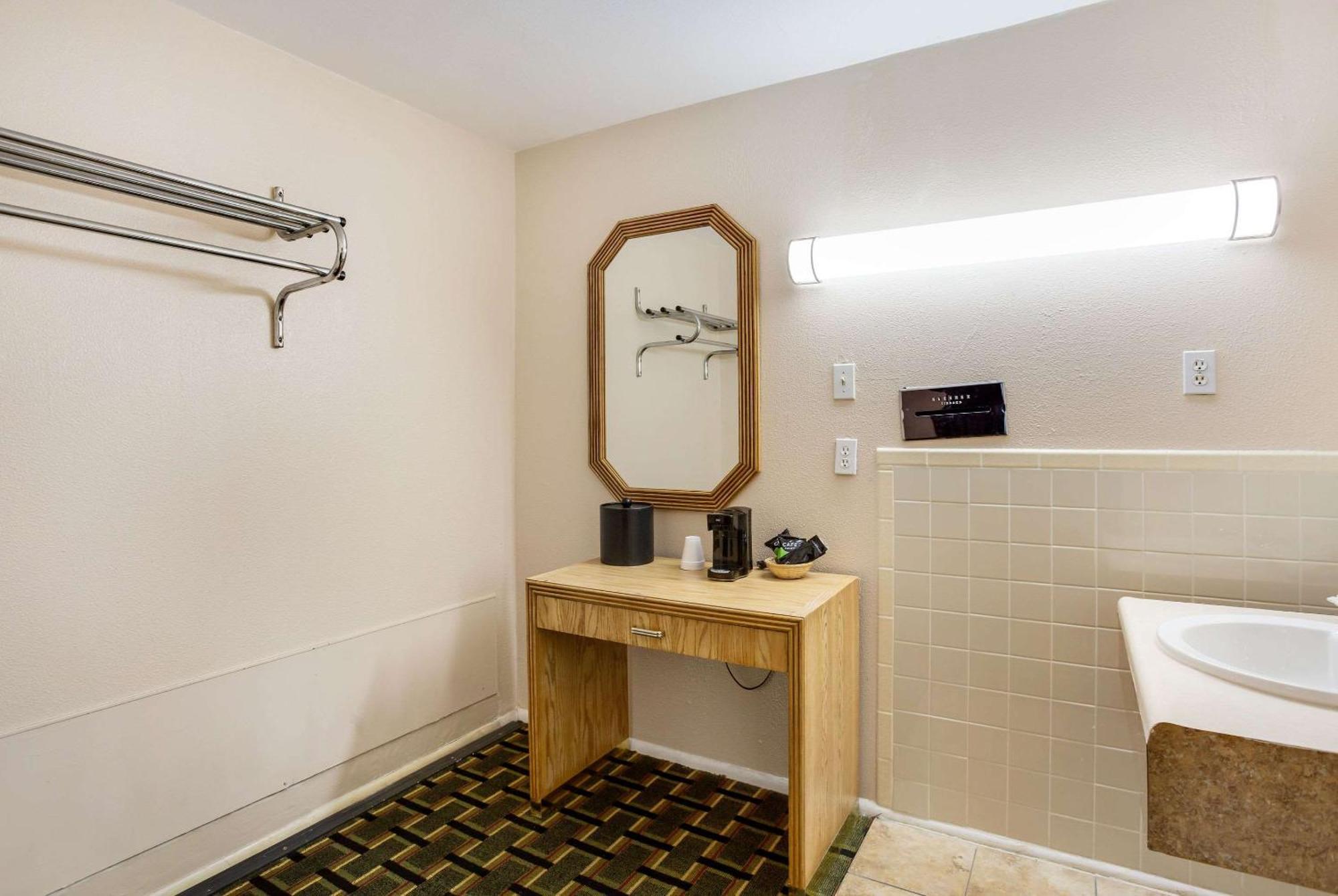 Rodeway Inn & Suites Ратон Екстер'єр фото